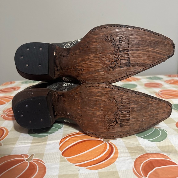 Cowgirl boots - Picture 2 of 4